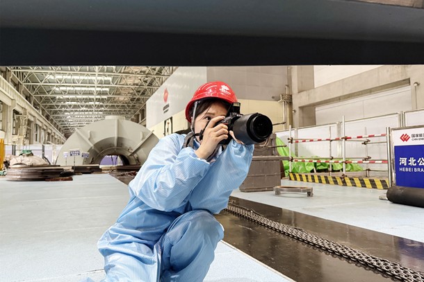 脚底板下出新闻_副本