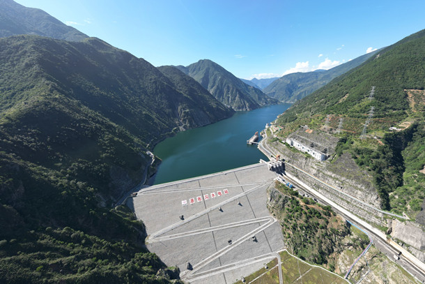 0图为瀑布沟水电站水库